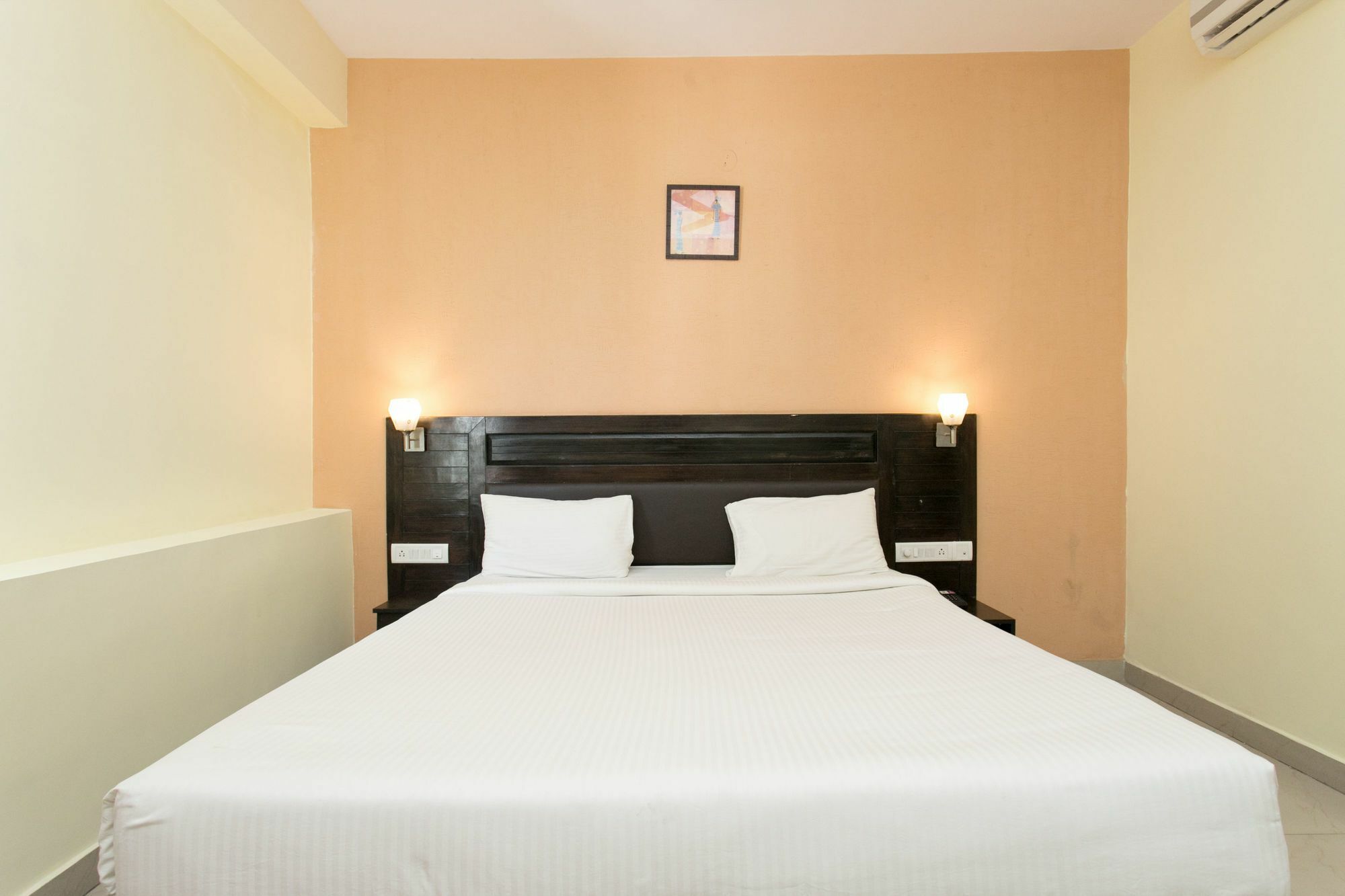 Oyo 10378 Hotel Hibiscus Mayflower 班加罗尔 外观 照片