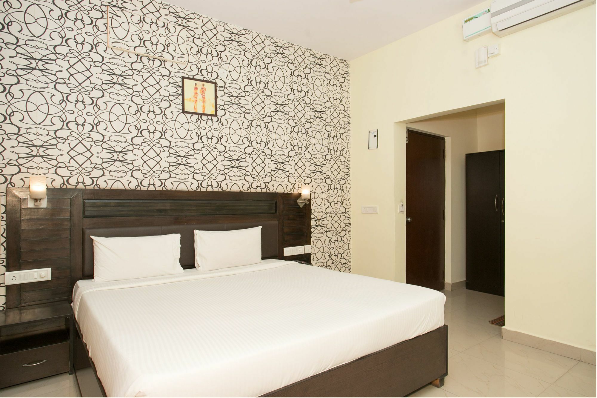 Oyo 10378 Hotel Hibiscus Mayflower 班加罗尔 外观 照片